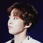 [시우민] 시우민 귀걸이 더 잘보이게 나온 사진