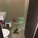 <b>샤워부스</b>..집집마다 심어진 폭탄