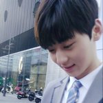 [프로듀스2] 23살인데 교복 찰떡같이 소화하는 연습생 황민현