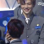 [프로듀스2] 헐 다니엘이 바구진 볼 쓰다듬는다 ㅠㅠ