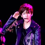 [백현] 백현이 어깨는 <b>물주</b>면 자라나봐