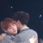 [프로듀스2] 영민 지훈 <b>포옹</b>짤이다 ㅅㅂㅠㅠㅠㅠ