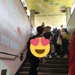 [워너원] <b>진영</b>이 폰에 발챙이스티커 붙혀져잇는거 아니냐