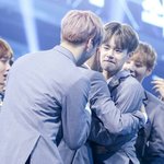 [워너원] 미친 갓로우핏님 안울어 짤 정면으로 올리심