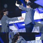 [워너원] 진영이 인사하고있다가 <b>형아</b>한테 안겼어