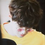 [EXO] 김준면 볶은머리에 <b>핑크</b> 선글라스 뭐냐ㅋㅋㅋㅋㅋ ㅈㄴ 귀엽다