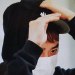 [EXO] 경수 어두운 <b>색은</b> 아닌거같은데