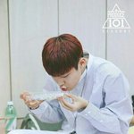 [워너원] 박우진 <b>이자리</b>에 때 입은 옷