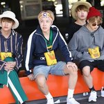 [방탄소년단] 저 노란 <b>주머니</b> 뭘까?