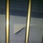 [꼭조언부탁] 저희집 <b>방충망</b>이 뜯겨져있어요