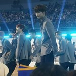 [EXO] <b>흐뭇</b>한 얼굴로 팬 바라보는 선호