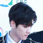 [백현] 옆모습은 이러라고 있는거<b>쥐</b> !