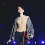 [EXO] 근데 백현이 복근 너무 야해