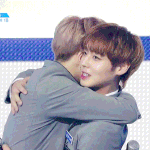 [워너원] 지후니 <b>안기</b>는 짤들 볼래?