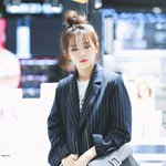 [댓글부탁해] 얘들아 이 <b>사진</b> <b>속</b> 립 색깔좀 찾아줘...