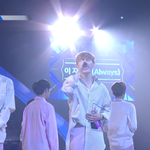 [윤지성] 윤지성이 우리보고 <b>이러</b>케 이쁘게 웃어주자나