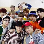 [박지훈] 단체 사진과 지훈이 얼굴 사진 <b>투척</b>