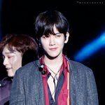 [백현] <b>시선</b>이 자꾸 그 쪽으로...