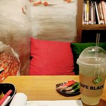 카페왔는데 트로트나온당..