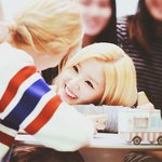 실제로 보면 감당 못할 것 같은 눈빛