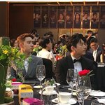 [EXO] 경수 <b>혼자</b>있을땐 많이 안밝아보이는데 검은머리 옆에
