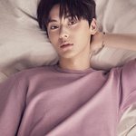 [워너원] 황민현 얼굴에 <b>충성</b>하느라 다른 걸 이제 봄;;;