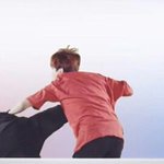 [워너원] 박우진 이 빨간<b>옷</b>.. 어디서 봤나 했더니