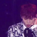 [워너원] 근데 우진이 핸죤미 의상에 <b>리본</b>