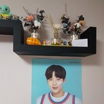 [뉴이스트] 민현이 벽에 붙였다!!!!!!><