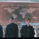 [EXO] 뭐야 김종인 머리<b>색</b> <b>파랑</b>이었어?