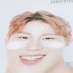 하성운 포스터 밑에서 찍었더닠ㅋㅋㅋㅋㅋㅋㅋㅋㅋㅋㅋ