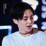 [시우민] 선배님의 복근이 신기한 시우민