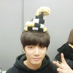 [뉴이스트] 종혀니 머리 위에 <b>뱀</b>있어