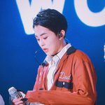 [시우민] 휴지가 없어서 <b>소매</b>로 땀닦는 시우민ㅠㅠㅠ