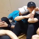 [EXO] 민석이 백현인스타라이브때도 <b>막</b> 잔기침