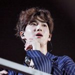 [EXO] 급식인데 용돈도 안받는단말임 꾸역꾸역 모아서 8장 샀다