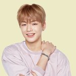 [워너원] 녤이 맨날 차고 있는 이 팔쮜,,,