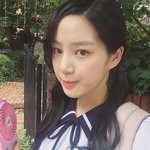 이유비 교복 입은 모습임