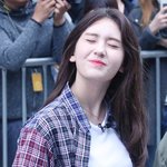흔히 볼 수 있는 외모가 아냐.........<b>여</b><b>돌</b>