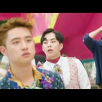 [EXO] 근데 경수 머리 왜케 밝냐