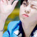 [EXO] 민석이 <b>손목</b>에 뭐지