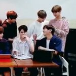 [워너원] 애기들 꽁냥<b>거리</b>니까 형들 반응