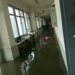 [EXO] 우리학교 <b>내리</b>막길이라 비 조금만 와도