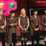 [뉴이스트] 이거 옷 왜 이러냐....