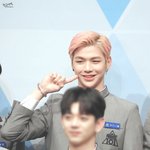 [워너원] 얼굴과 손이 불<b>일치</b>;;