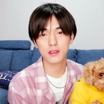 얘들아 이 분 잘생기지 않았냐