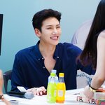 지창욱 팬 쳐다보는 눈빛