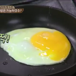 달걀후라이와 대화하는 <b>정준영</b>
