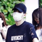 [시우민] 오늘 시우민 공항패션은 <b>망사</b>!!