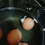 [짜증] 삶은<b>달걀</b> 만드는데 계란이 터진거같애